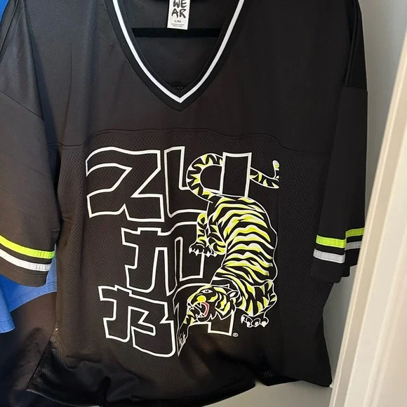 ZUMBAWEAR - Eastern Flavor Oversized Sports Jersey - Bold Black - Size L/XL - Picture 2 of 4